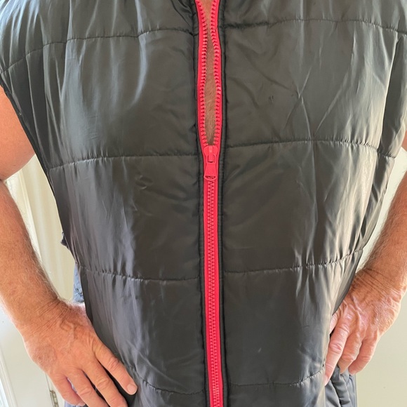 Enyoce Sean Combs Co. 5X Zipper Puffer/Wind breaker Vest. Black with Red zipper. - Picture 3 of 7